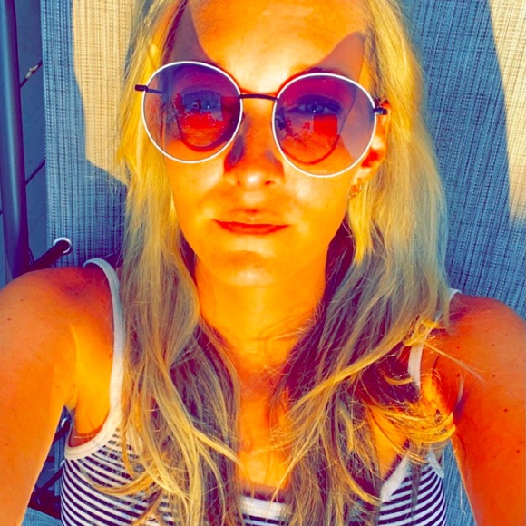 Meet your Posher, Caitlin - Picture 1 of 1